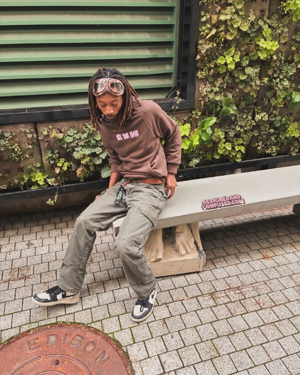 Instagram post from dznd.n.cnfzd. This post is in position 3.